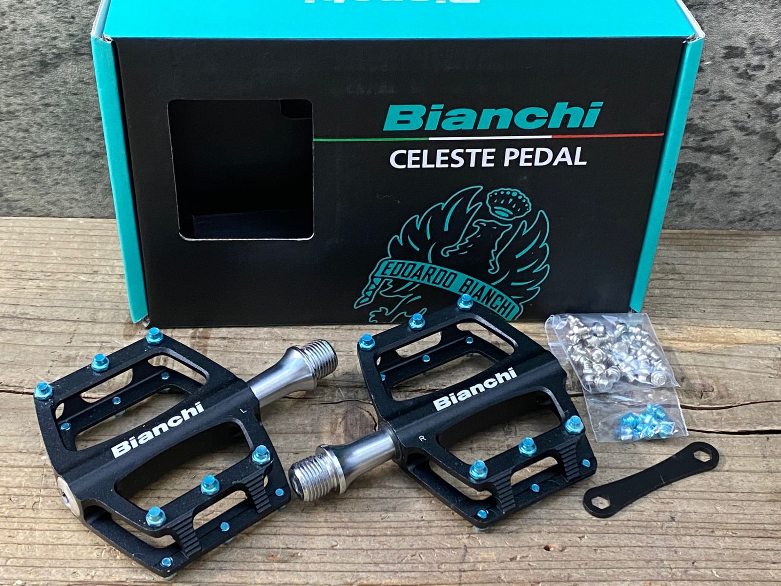 JY023 ビアンキ Bianchi CNC フラットペダル 黒 未使用