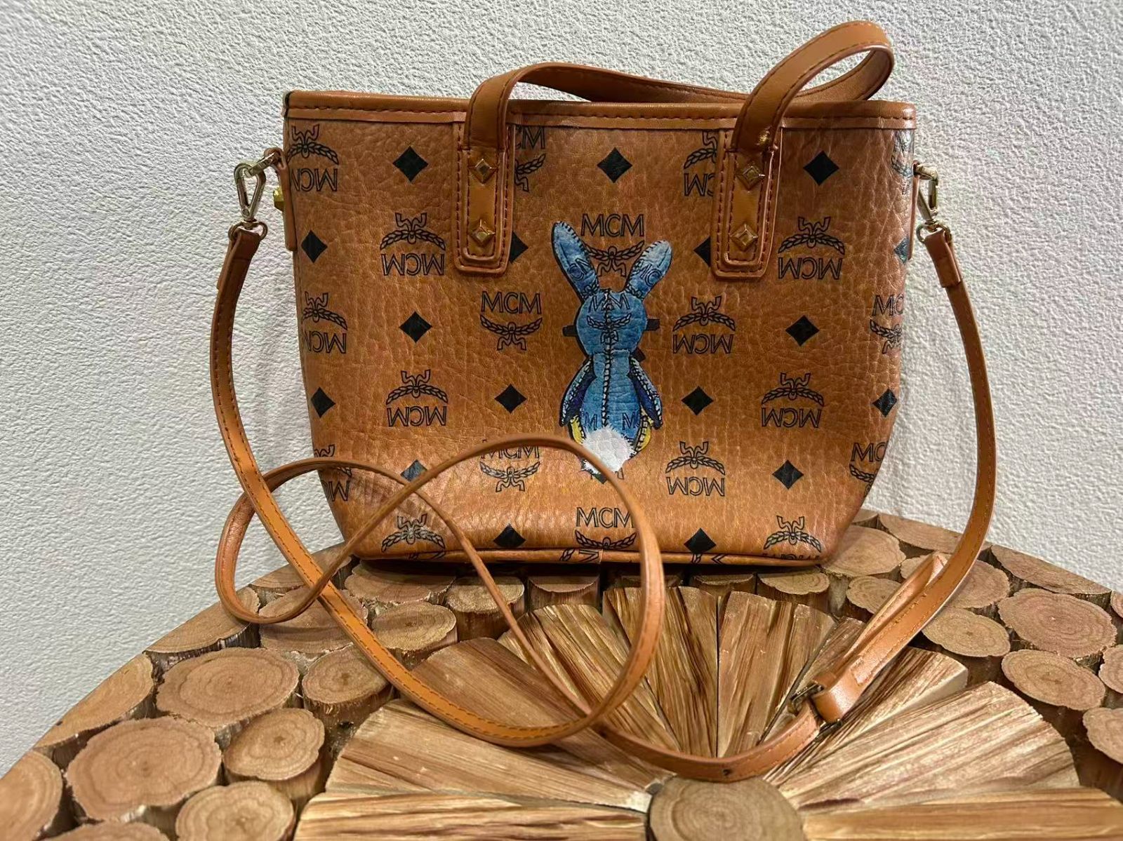 中古美品正規品　【エムシーエム】MCM　ロゴグラム 2WAY ハンドバッグ ラビット キャラメル 【鑑定済・正規品保証】
