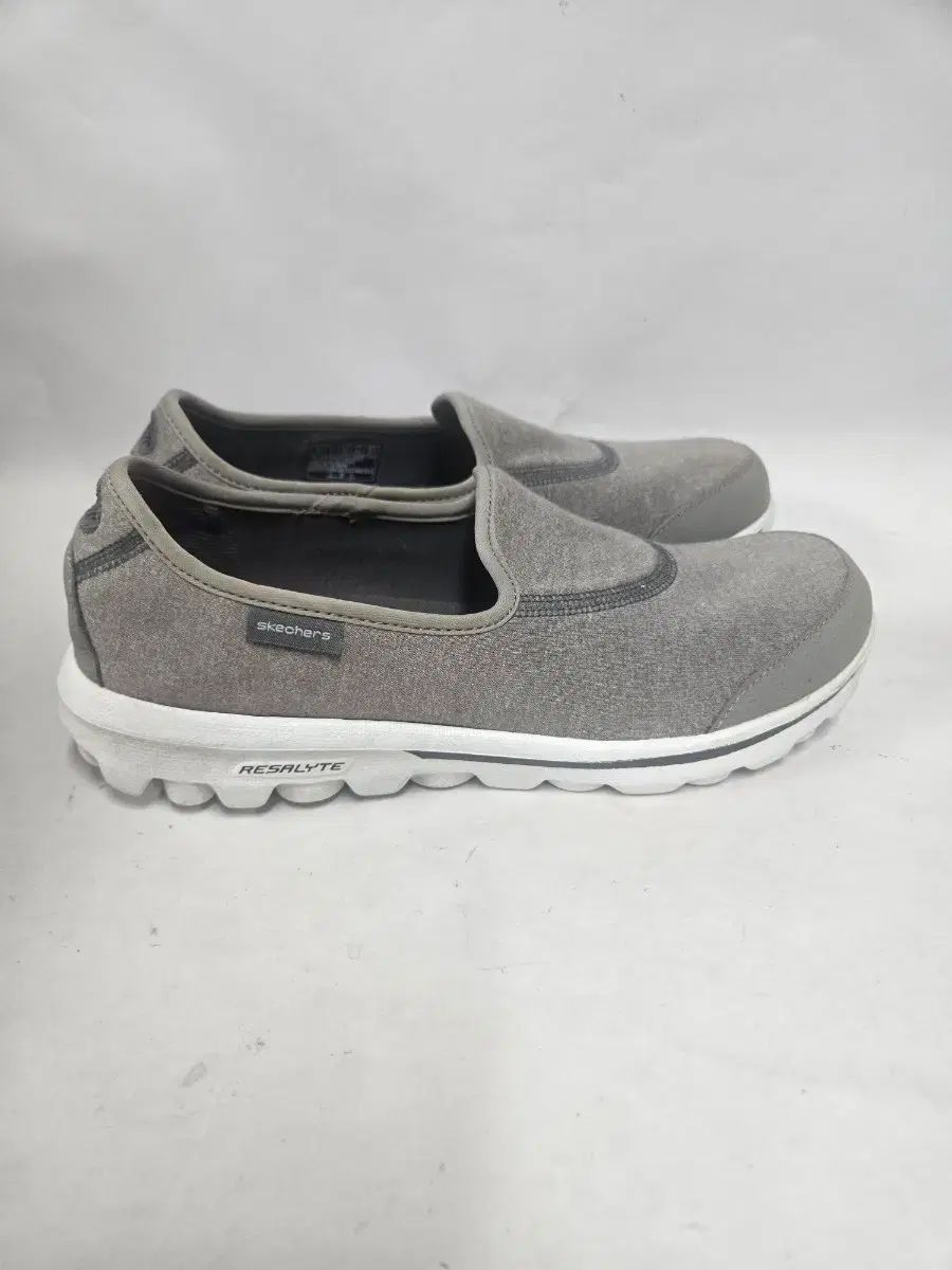 ほぼ新品 SKECHERS スケッチャーズ グレー 250