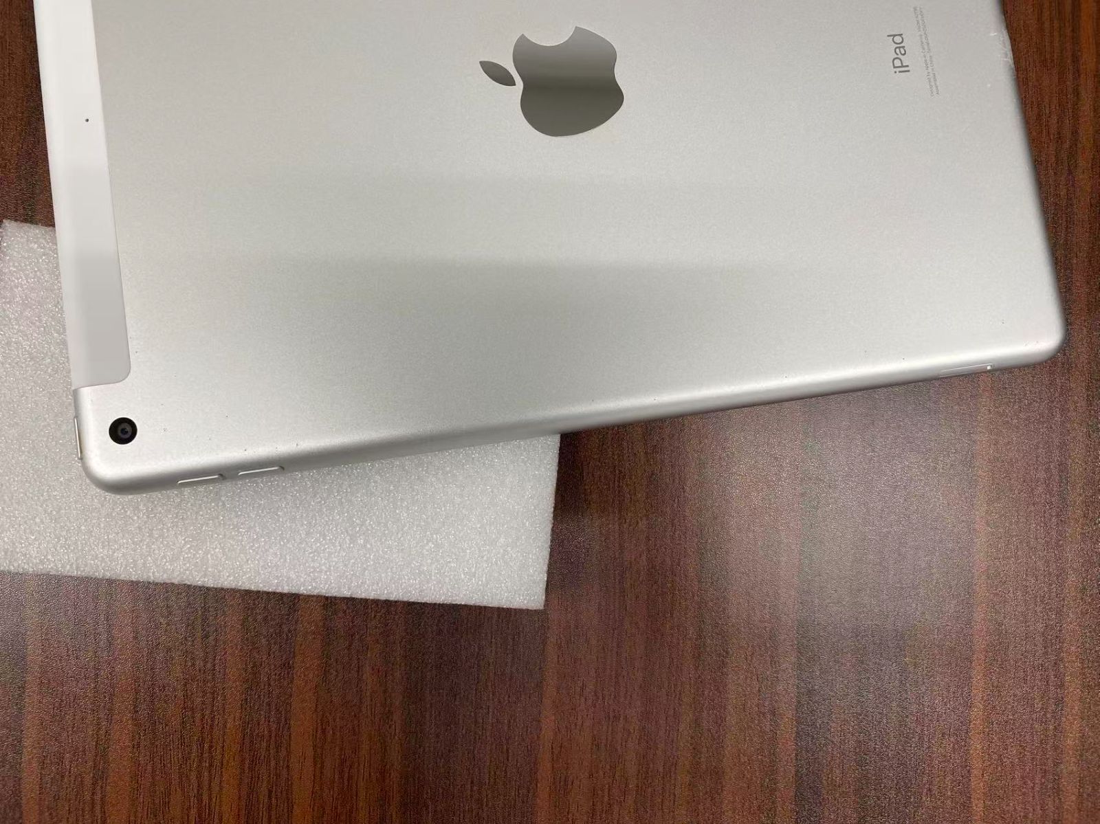 iPad 7 Wi-Fi+Cellular 32GB シルバー 中古- メルカリ