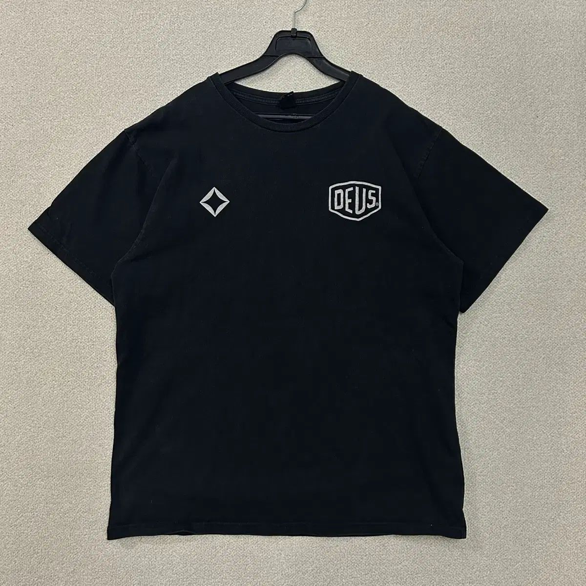(L) DEUS EX MACHINA ヘリノックス ブラック 半袖Tシャツ
