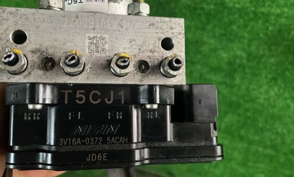 ホンダ FIT GP5- H25 ABSアクチュエーター C-3661 - メルカリ