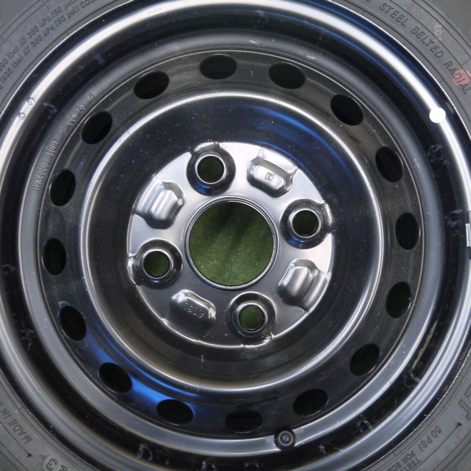 新車外し 2025年製【YK JOB RY52 145/80R12 80/78N LT】夏タイヤ【ダイハツ アトレー 純正ホイール 12インチ 4J4HPCD100+40】　(MTB823)クレジットカード QRコード決済可能 新車外し！23年☆ダイハツ アトレー 純正 スチール 145/80R12 80/78N