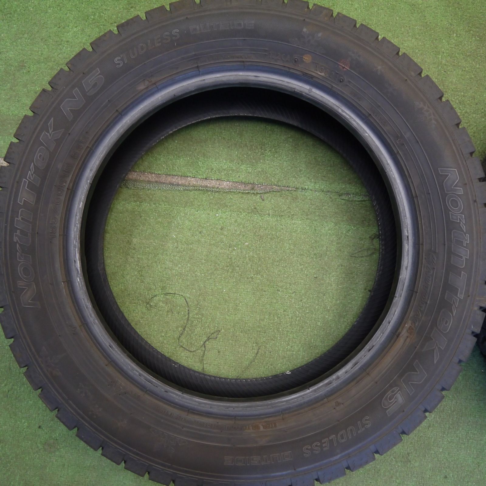 バリ溝！24年！9.5分以上☆スタッドレス 185/60R15 オートバックス