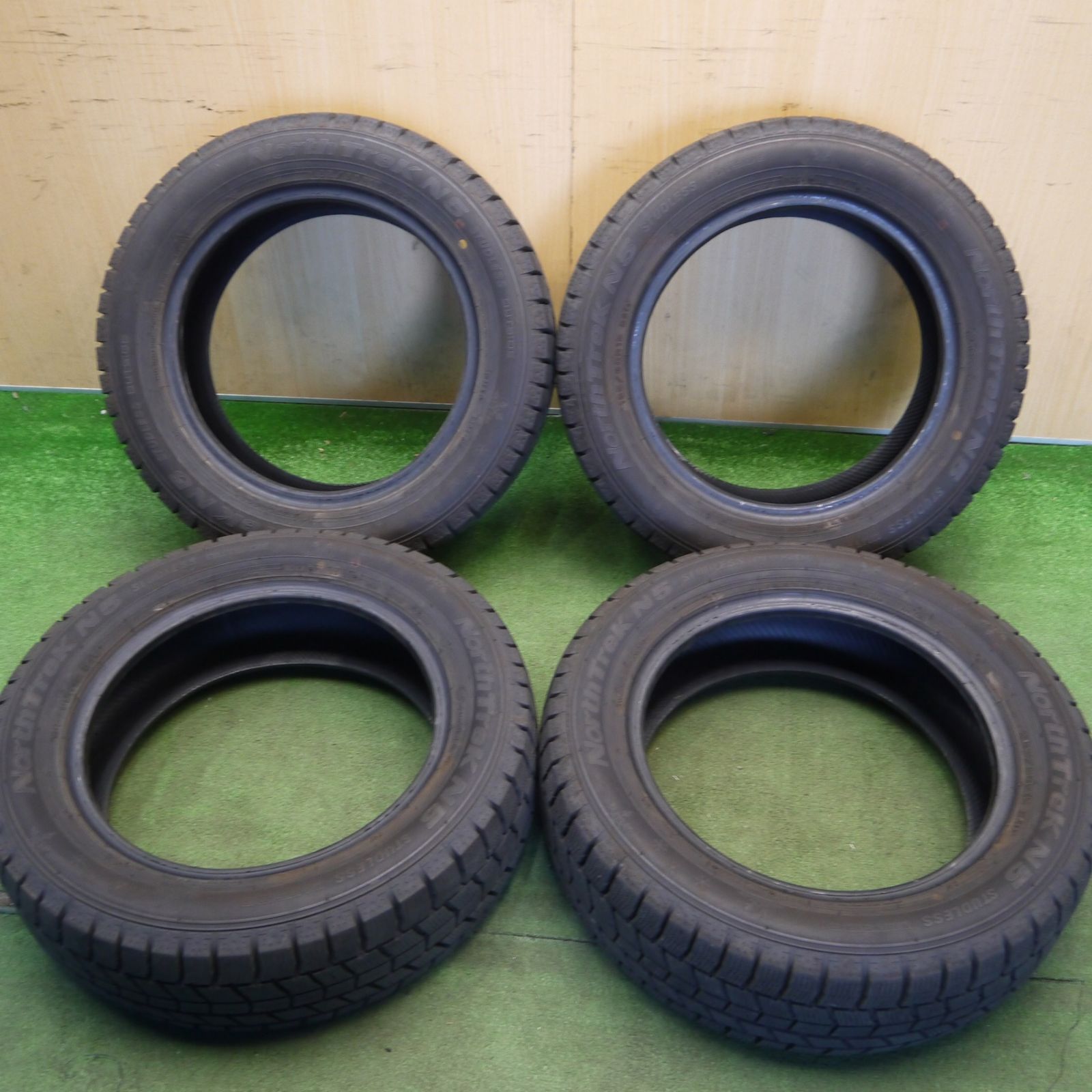 バリ溝！24年！9.5分以上☆スタッドレス 185/60R15 オートバックス