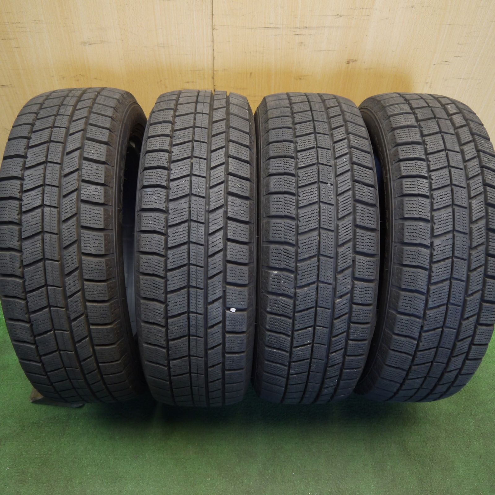 バリ溝！24年！9.5分以上☆スタッドレス 185/60R15 オートバックス