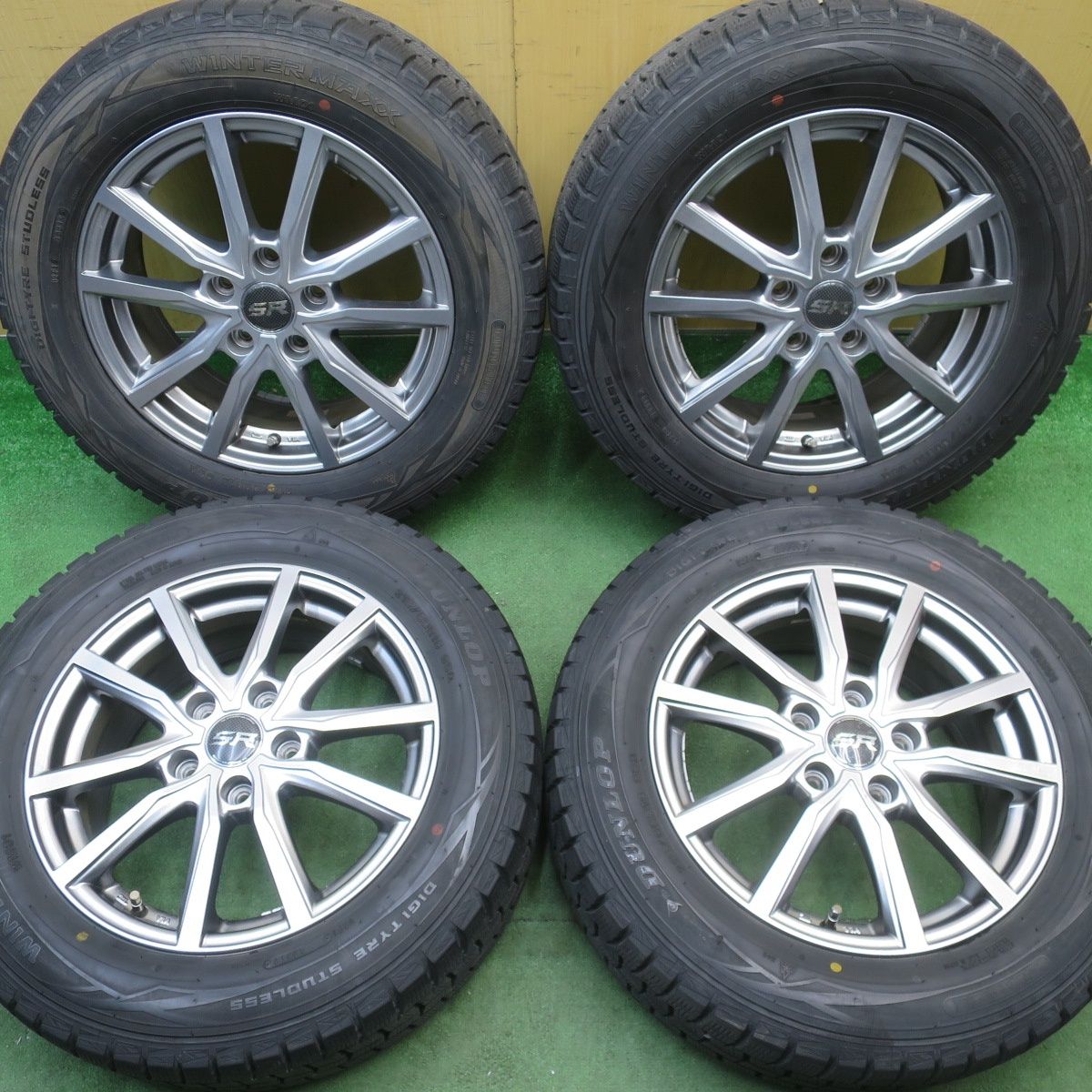 車 バリ溝 DUNLOP ウィンターマックス03 215/60R16 4本