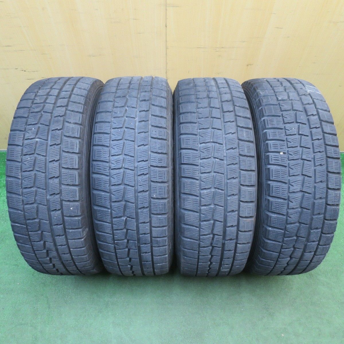 バリ溝！キレイ！9分☆スタッドレス 215/60R16 ダンロップ ウインター 