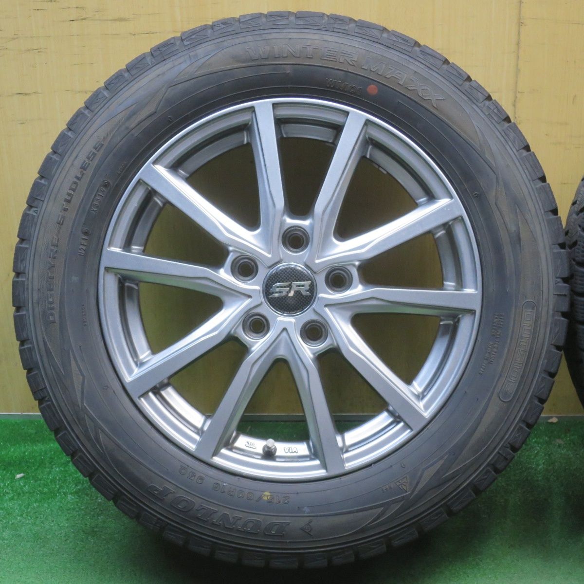 バリ溝！キレイ！9分☆スタッドレス 215/60R16 ダンロップ ウインター 