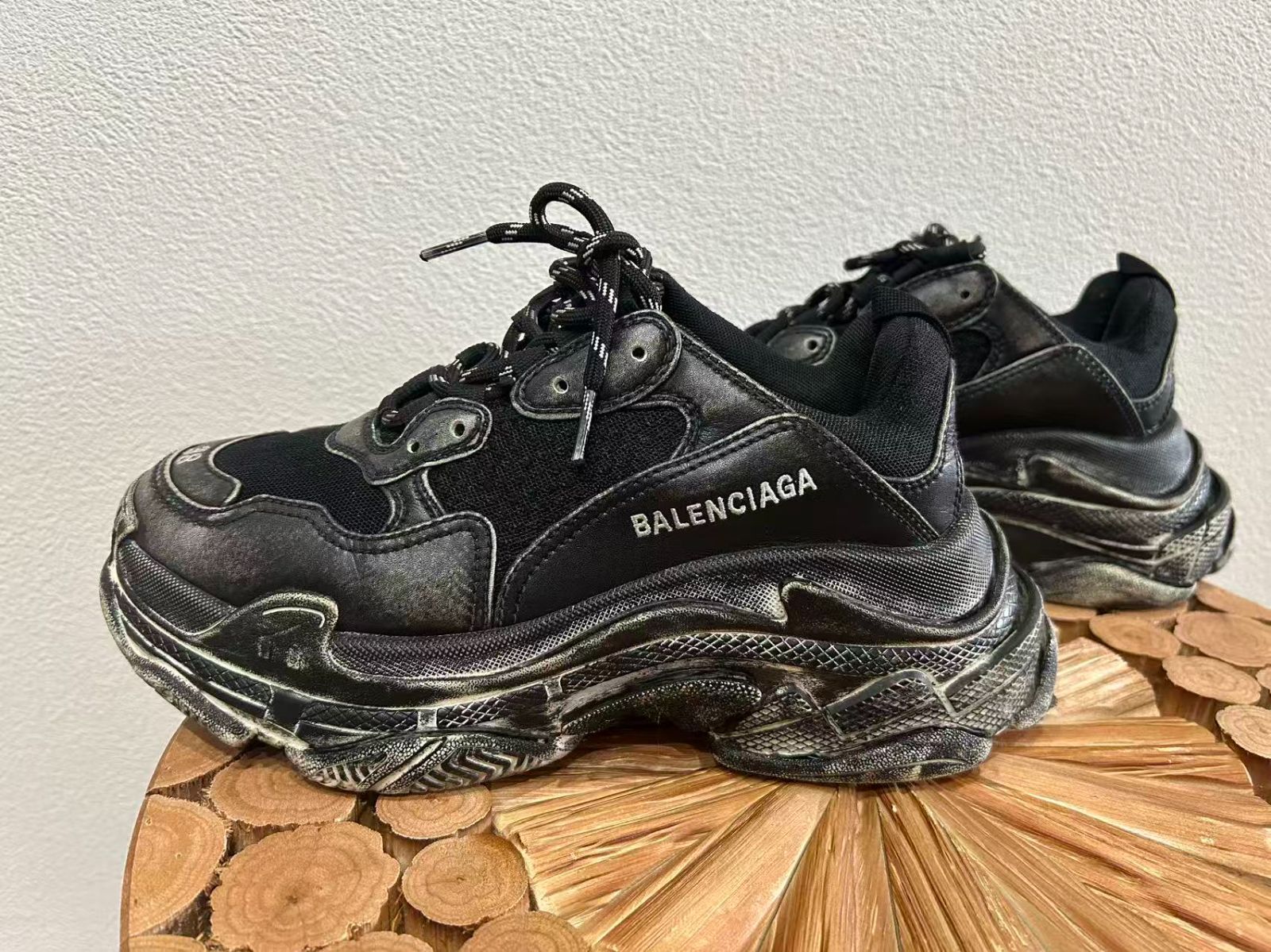 中古美品正規品　BALENCIAGA バレンシアガ TRIPLE S スニーカー