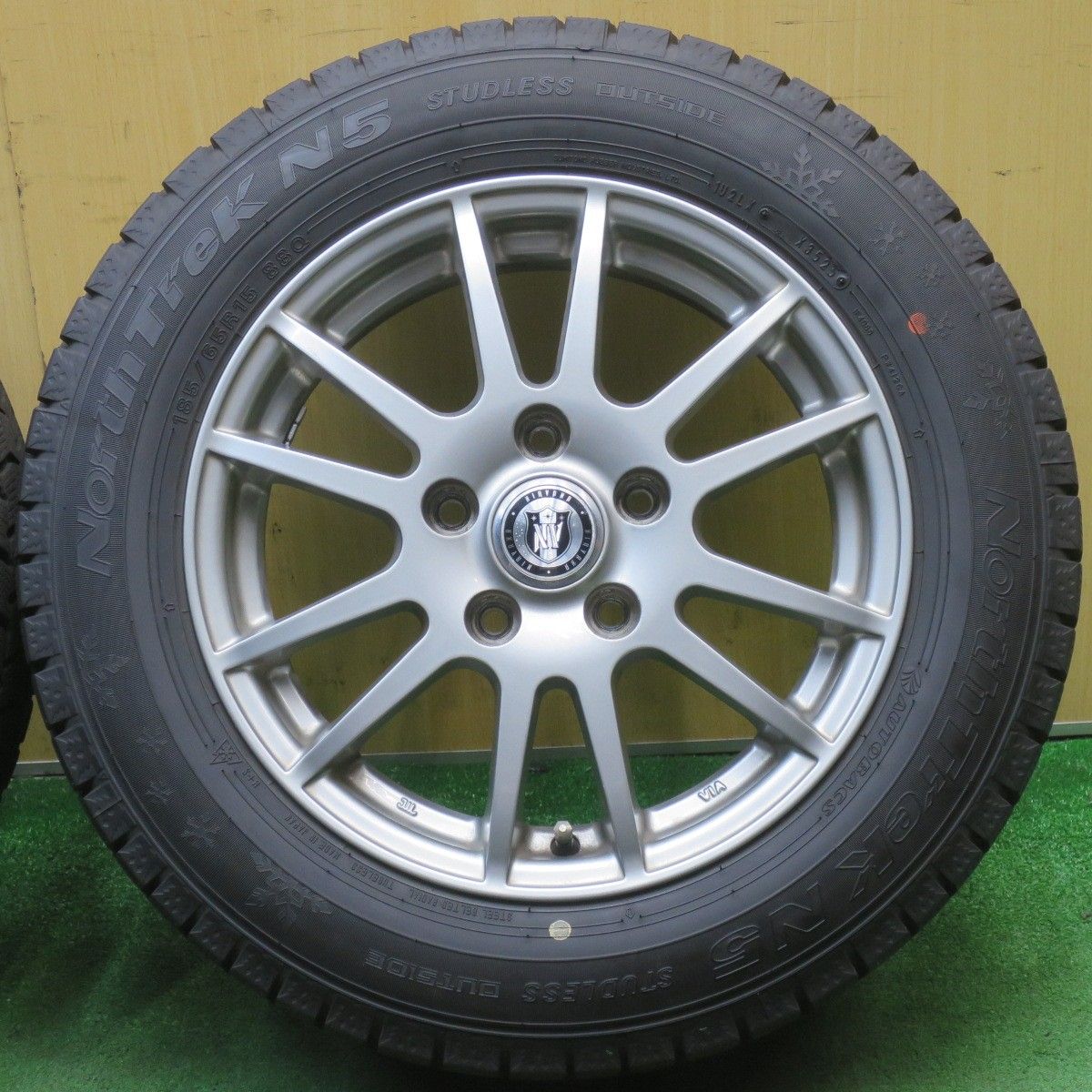 超バリ溝！25年！キレイ！9.5分以上☆スタッドレス 185/65R15