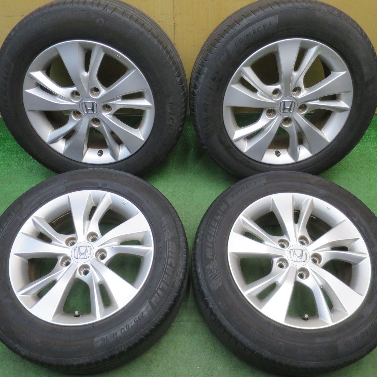 4本価格！22年★ホンダ RU ヴェゼル 純正 215/60R16 ミシュラン プライマシー4 16インチ PCD114.3/5H★6051304NJノ
