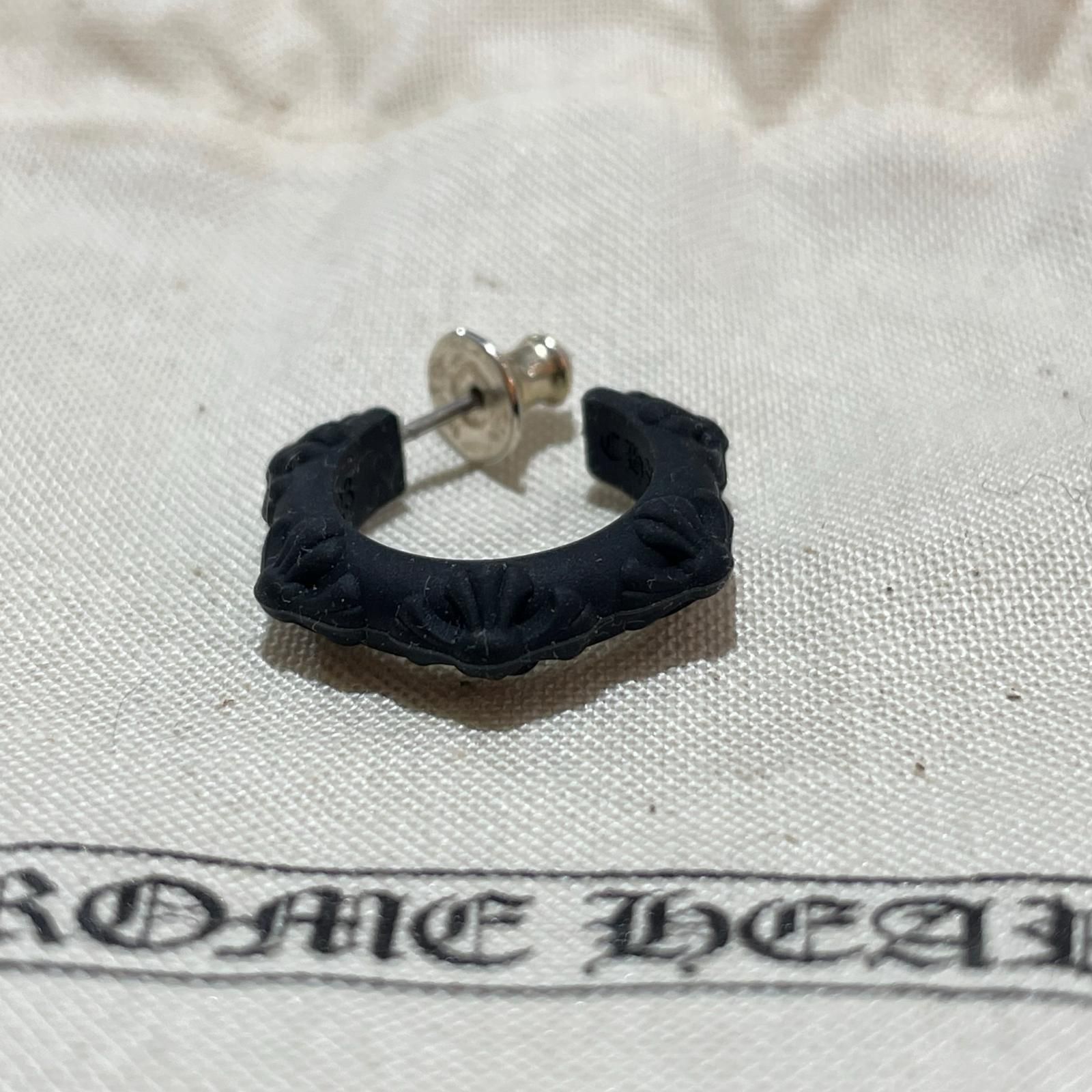 美品　CHROME HEARTS スモールクロスフープピアス CHROME HEARTS ラバー CHクロス フープピアス ピアス クロムハーツ