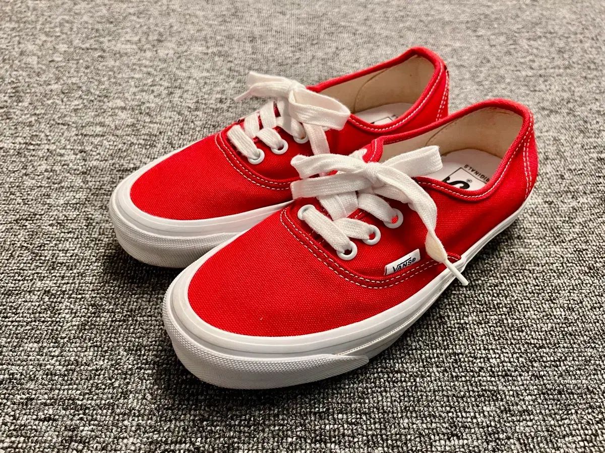 230 VANS ボルト アセンティック レッド