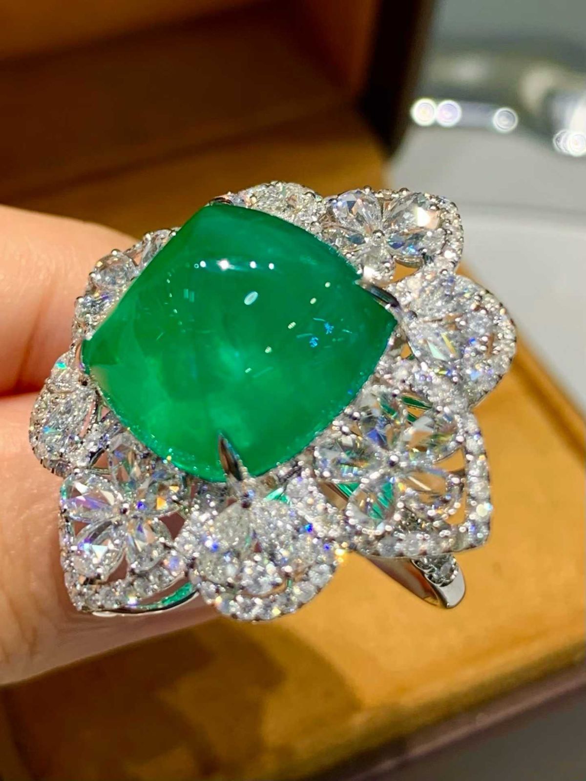 13.6ct ムゾーカラー エメラルド シュガーローフカット 2way リング/ペンダント 18Kホワイトゴールド
