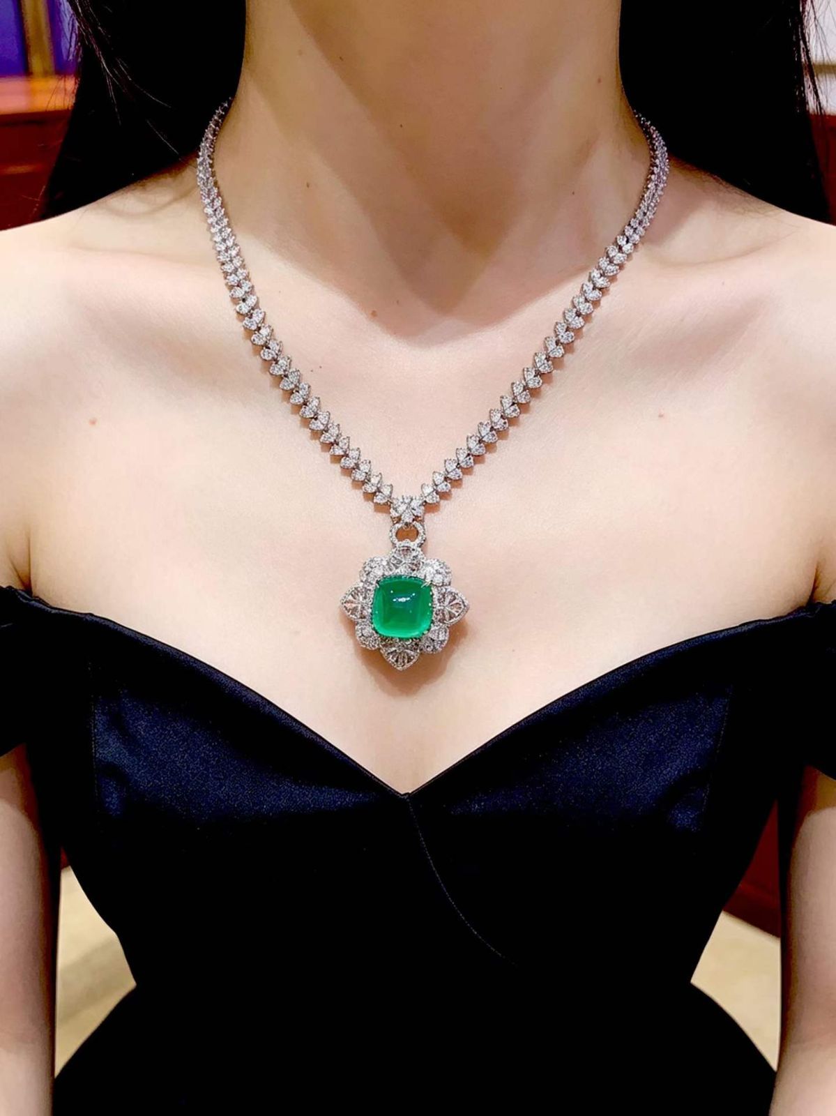 13.6ct ムゾーカラー エメラルド シュガーローフカット 2way リング/ペンダント 18Kホワイトゴールド
