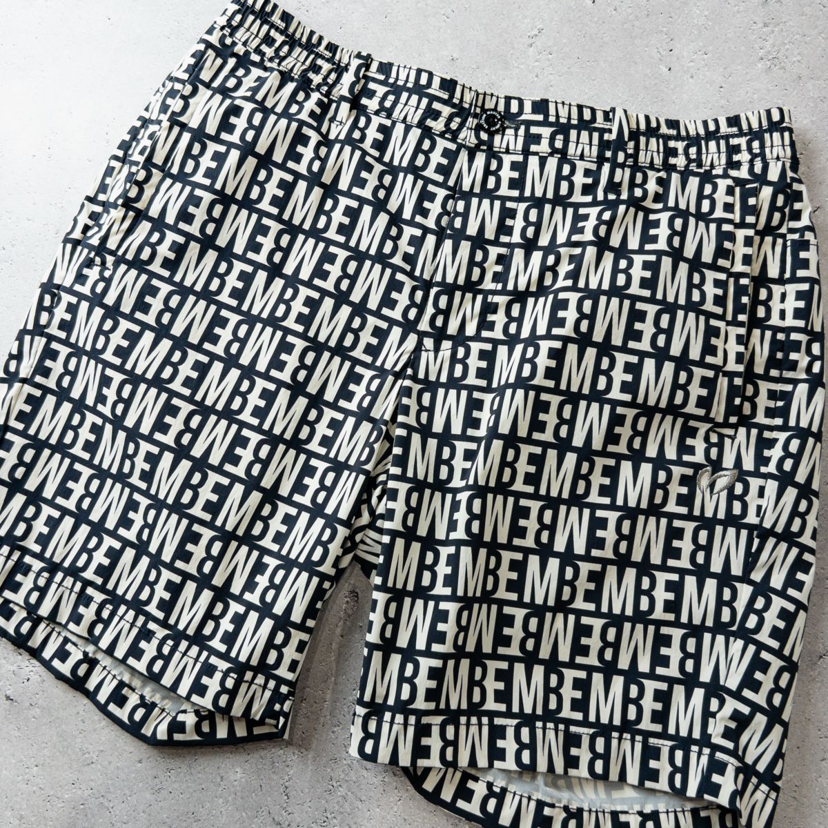 定価2.6万 美品 MASTER BUNNY マスターバニー ハーフパンツ メンズ 4 (M) MBE総柄 撥水 吸水速乾 ストレッチ ゴルフウェア パーリーゲイツ