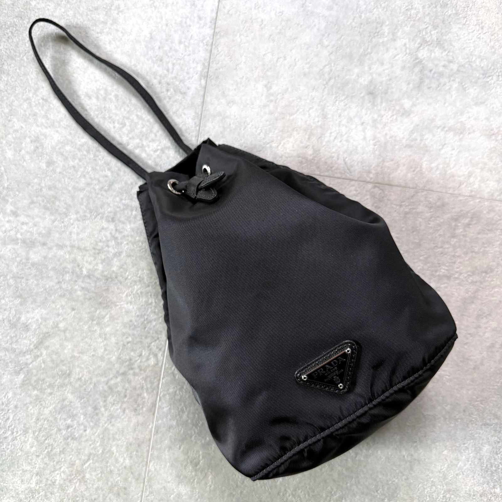 極美品 PRADA プラダ 三角ロゴ 巾着ハンドバック ドローストリングポーチ ブラック 黒 ナイロン サフィアーノレザー 1NA369 トライアングルロゴ