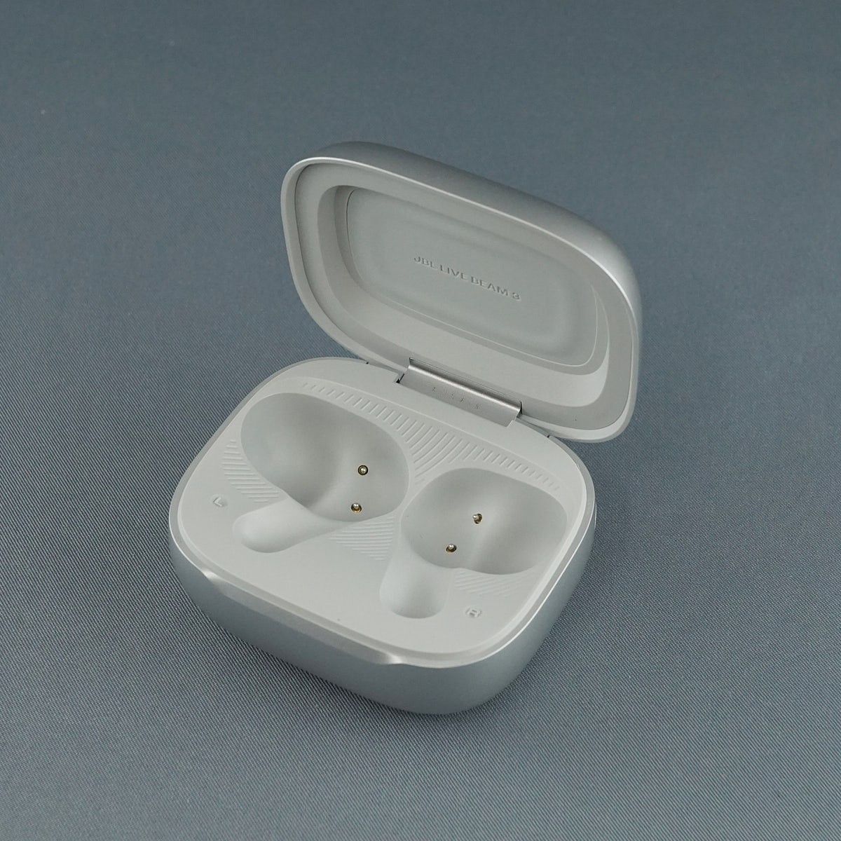 JBL Live Beam 3 完全ワイヤレスイヤホン USED美品 ノイズキャンセ