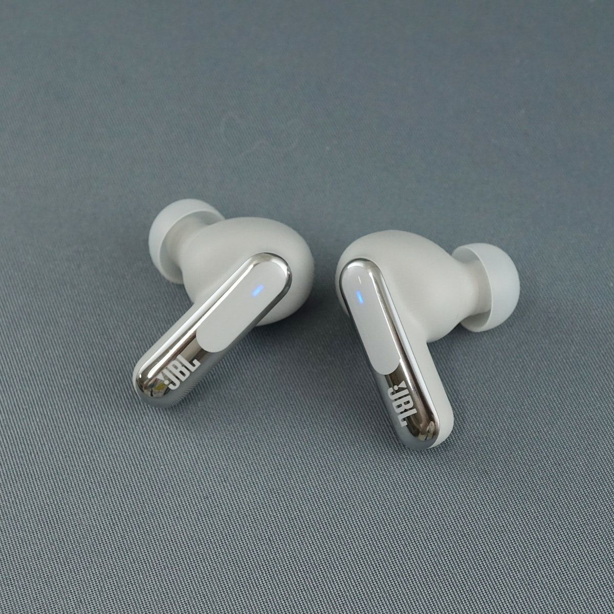 JBL Live Beam 3 完全ワイヤレスイヤホン USED美品 ノイズキャンセ