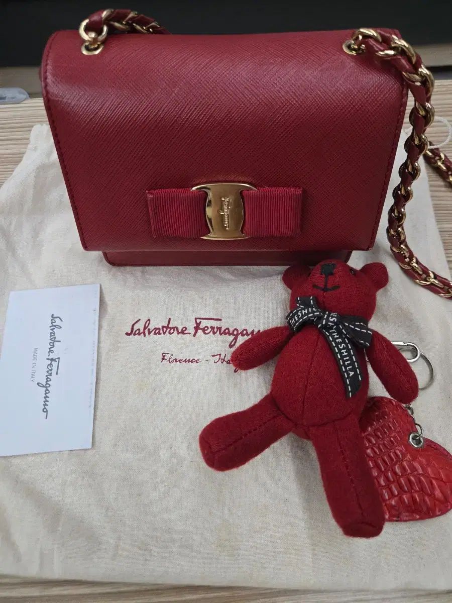 正規品) FERRAGAMO フェラガモ ジニ(JINNI) ミニバック