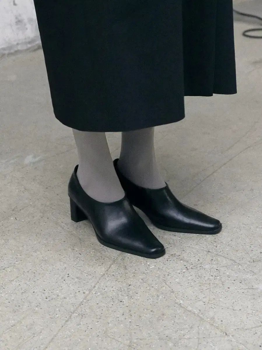 エピュレ ローブ スクエア パンプス