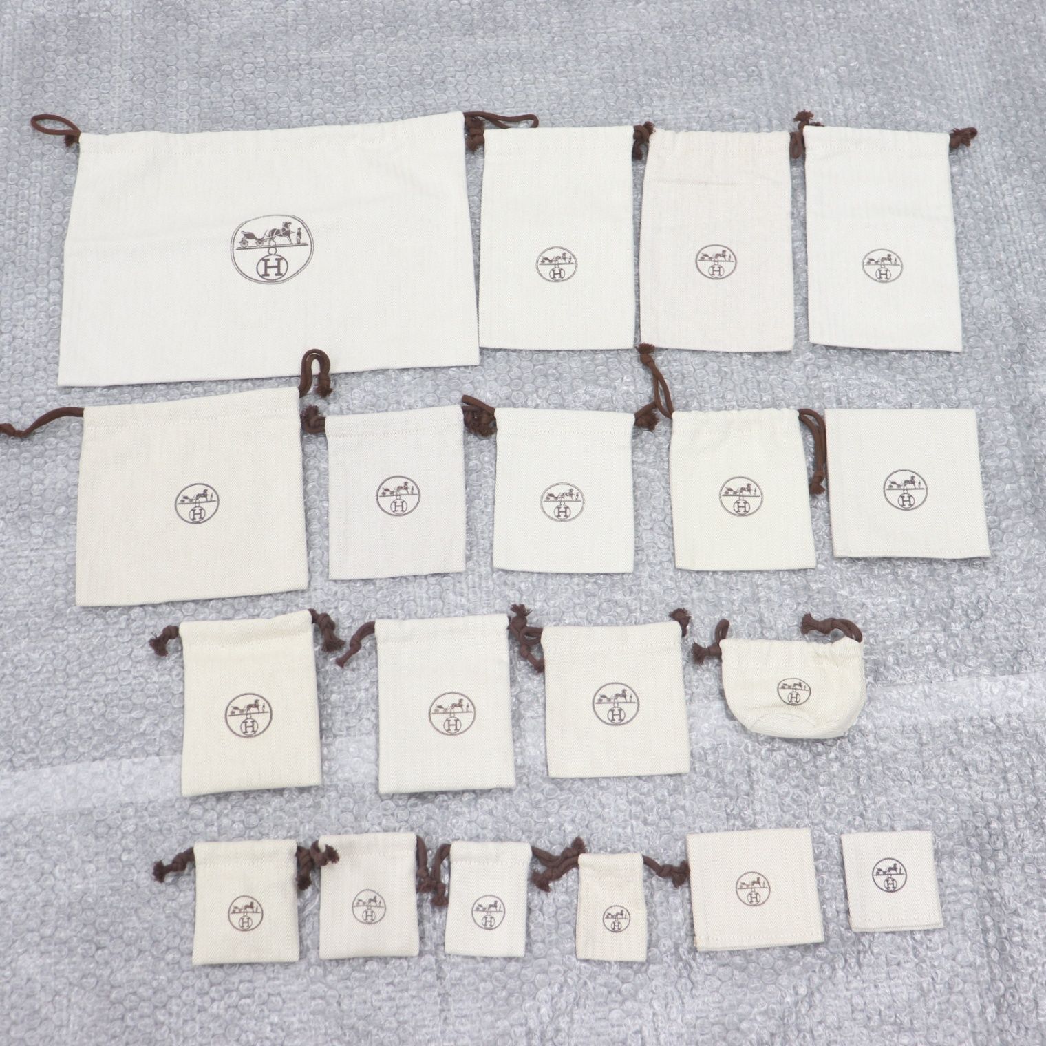 エルメス 保存袋・巾着まとめ売り ITURHOVM8DD0 HERMES エルメス 保存袋 巾着袋 まとめ ベージュ マーク