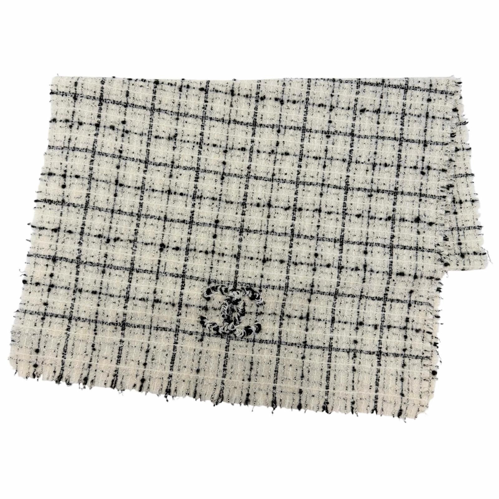 美品☆CHANEL シャネル 2025/26年製 AAB731 現行品 カシミヤ混 クルーズ コレクション ショー ココマーク ツイード ストール ホワイト ブラック イタリア製 レディース 箱付き 定価231,000円