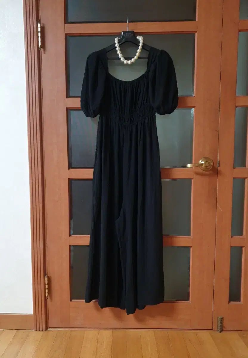 (新品)アトリエナイン×ラブ リネン ギャザーパフスリーブ オールインワン ブラック