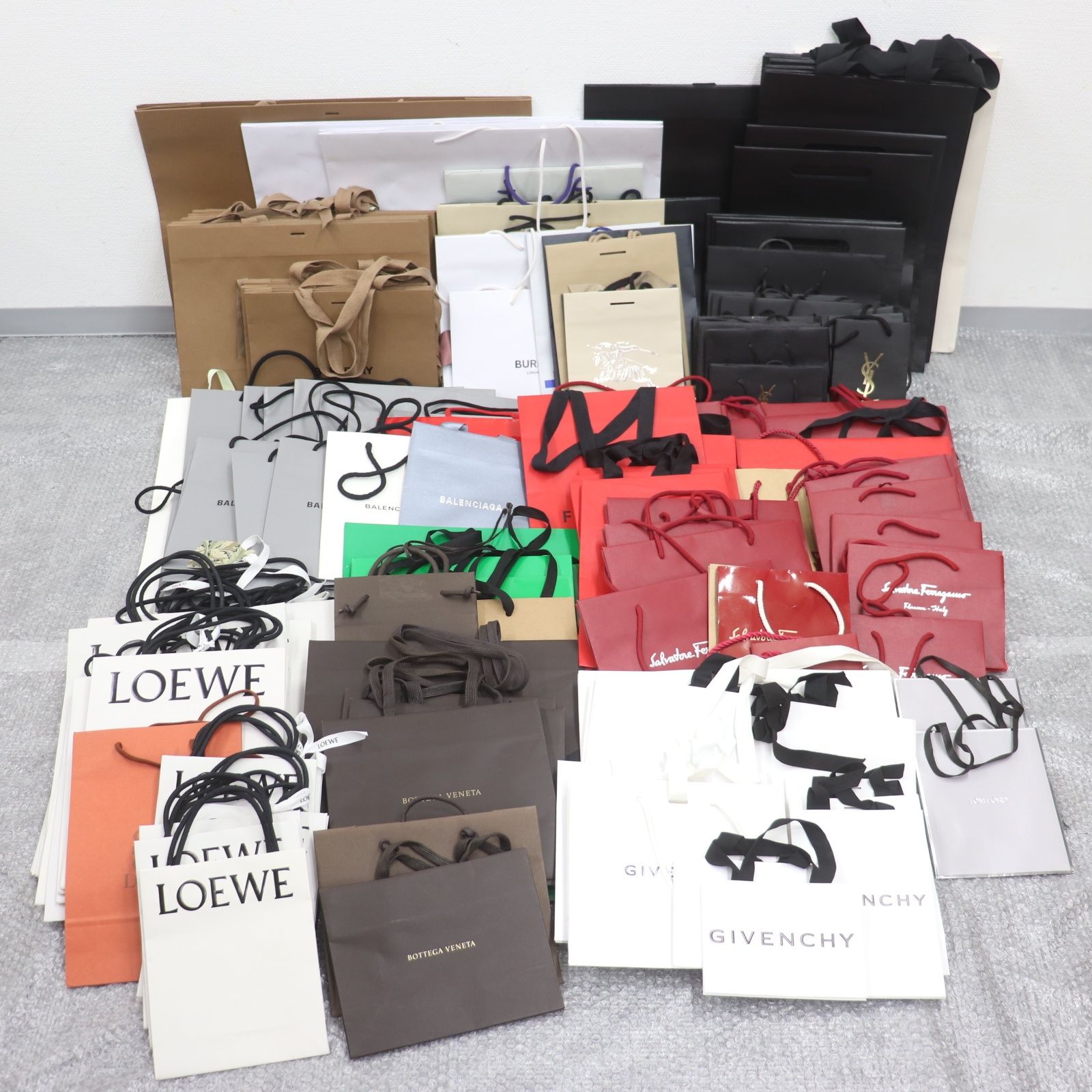 ITKOJ9PM12I4 BOTTEGA BALENCIAGA BURBERRY LOEWE FERRAGAMO 他