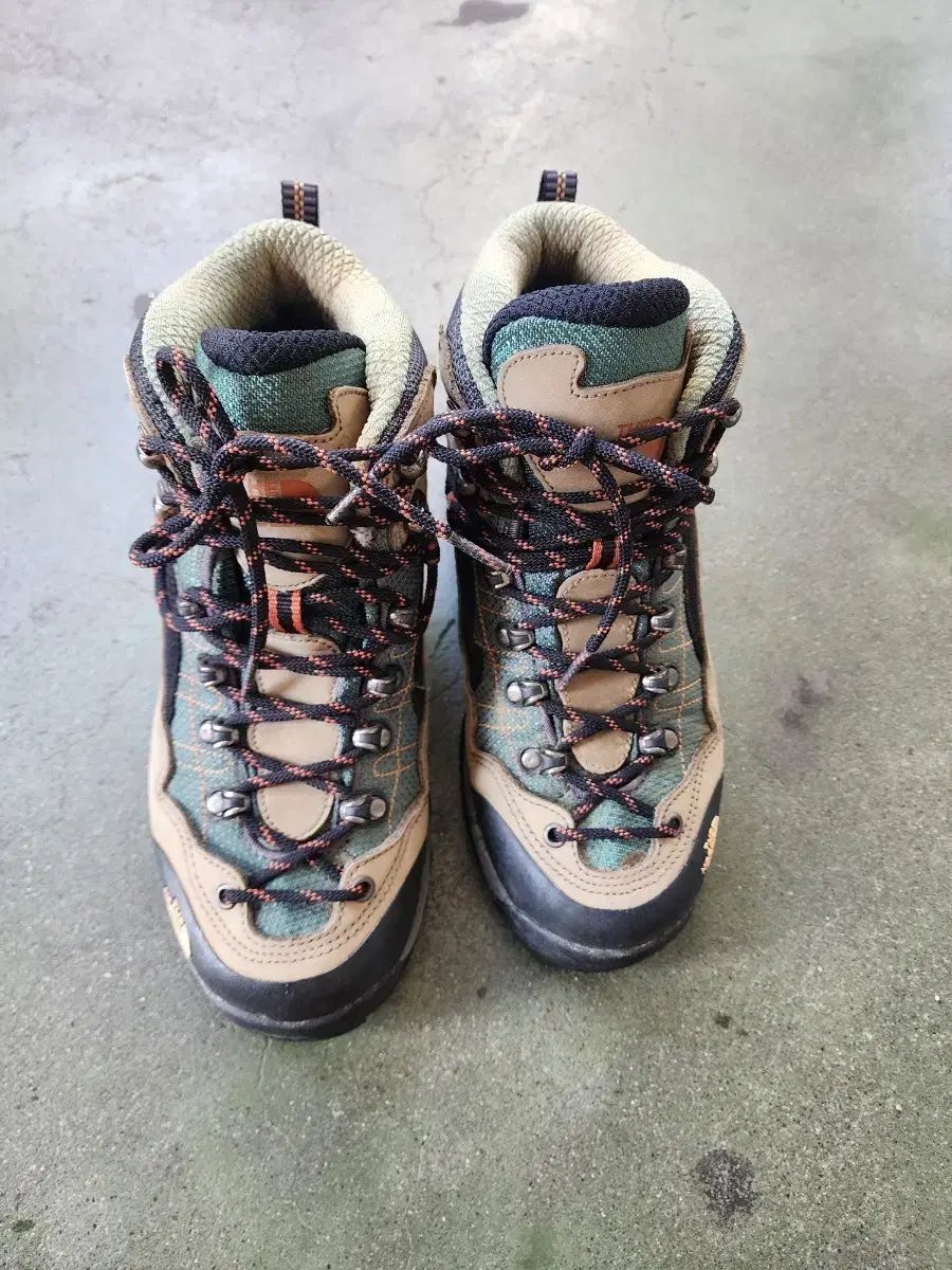 ザノースフェイス ビブラム ゴアテックス 登山靴 255mm
