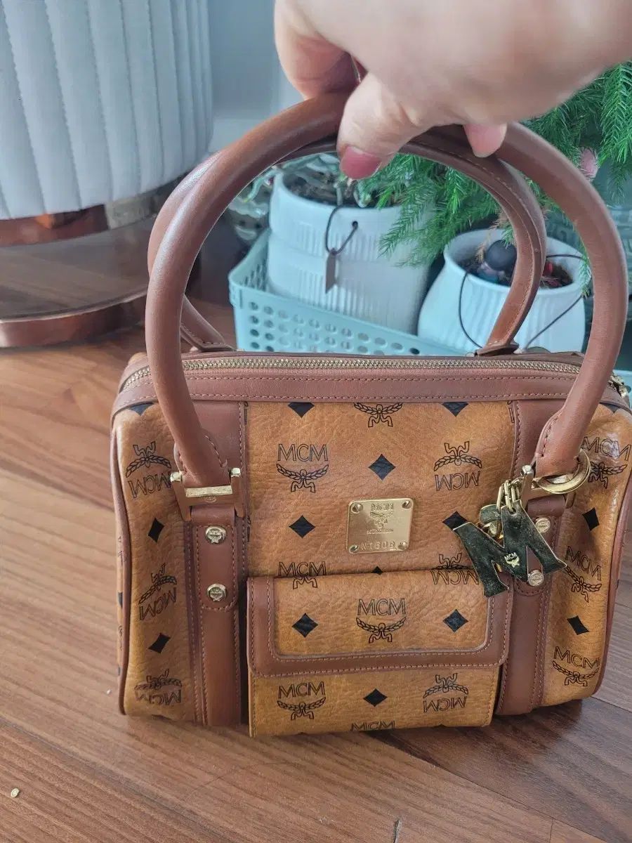 MCM ロゴ ミニ トートバッグ ブラウン