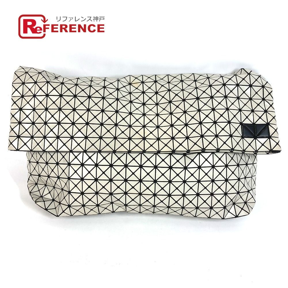 ISSEY MIYAKE イッセイミヤケ クラッチバッグ バオバオ BAOBAO PVC グレージュ系