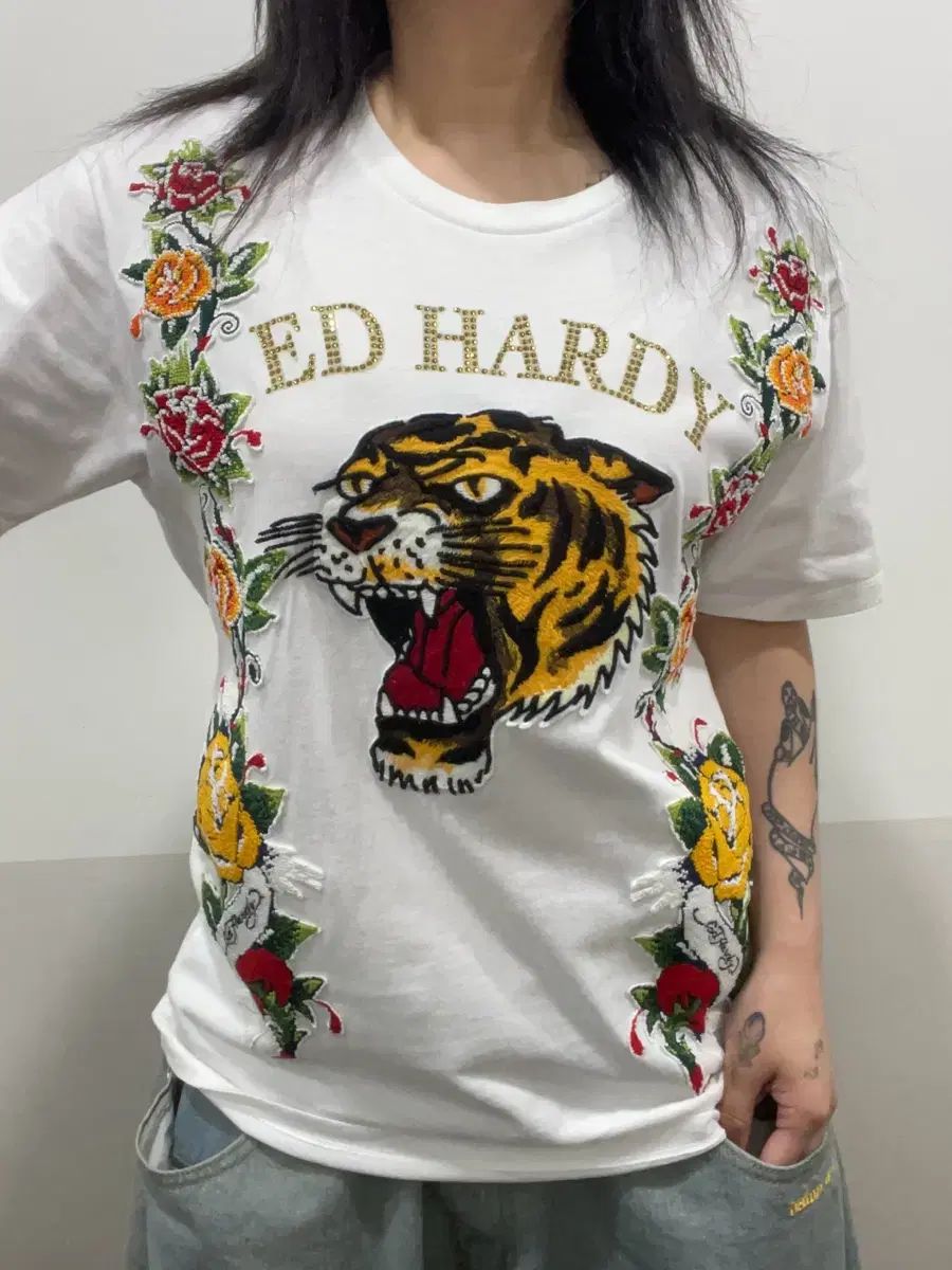 Ed Hardy エドハーディー 刺繍パッチ タイガー バラ ローズ アートワーク 半袖 Tシャツ
