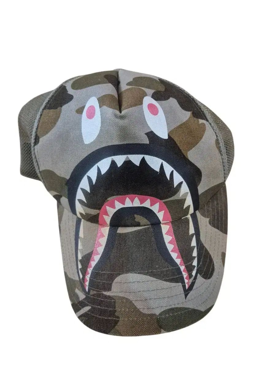 A BATHING APE® シャーク カモ メッシュキャップ 帽子