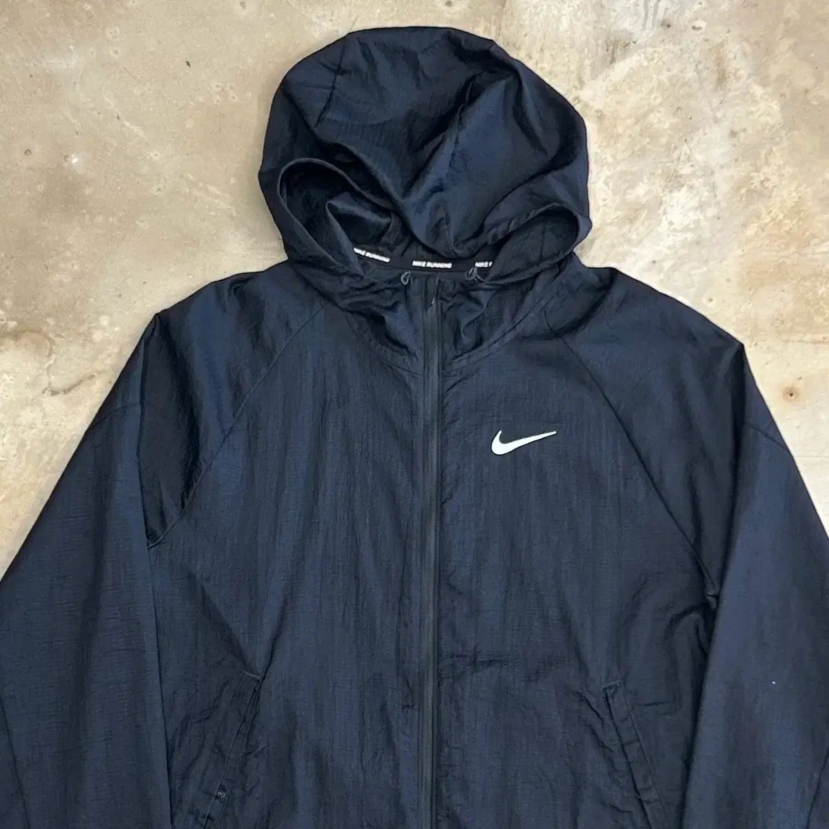 M NIKE ランニング ブラック WHO フード ウィンドブレーカー