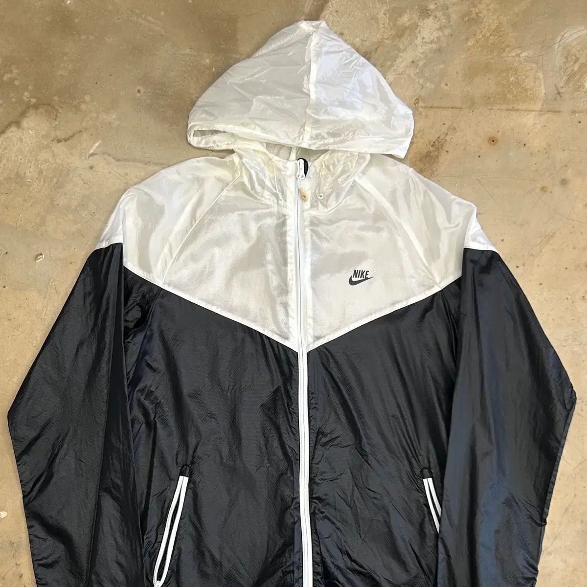 M NIKE WIND AND WISH ウィンドランナー ランニング WHO ウィンドブレーカー