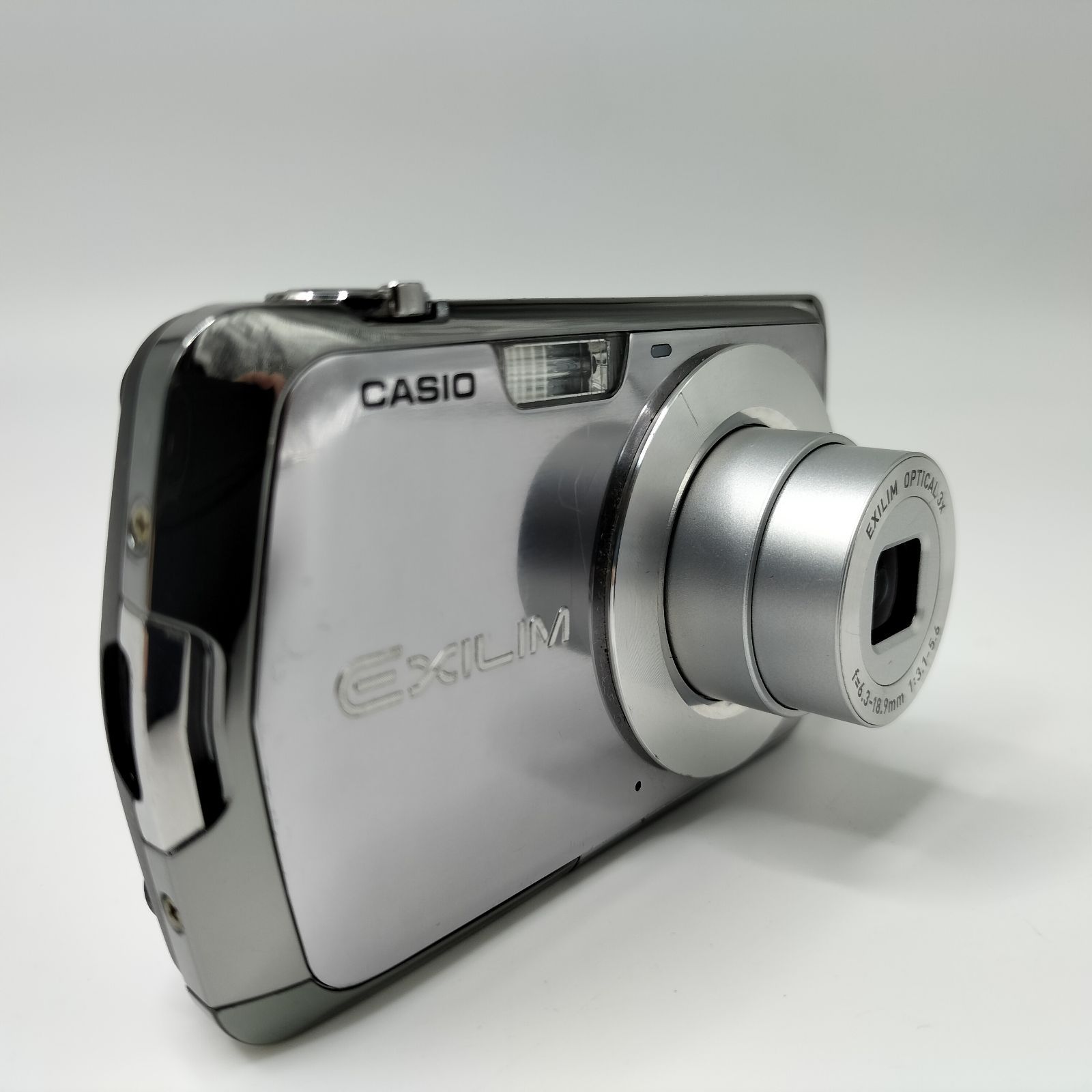 CASIO EXILIM シルバー デジタルカメラジャンク品 CASIO EXILIM EX-Z1 シルバー ジャンク フラッシュ不可 画面ヤケ