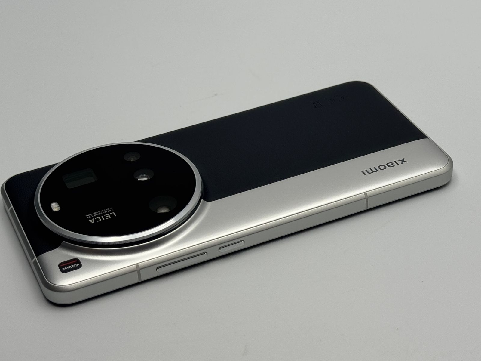 箱付き中古A】Xiaomi 15 Ultra 512GB シルバークローム SIMフリー 白