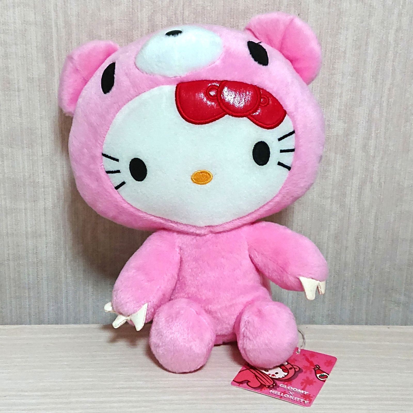グルーミーKT のほほんぐる～み～ グルーミー × ハローキティ コラボぬいぐるみ ピンク いたずらぐまのグル～ミ～ チャックスGP キーホルダー キティちゃん サンリオ