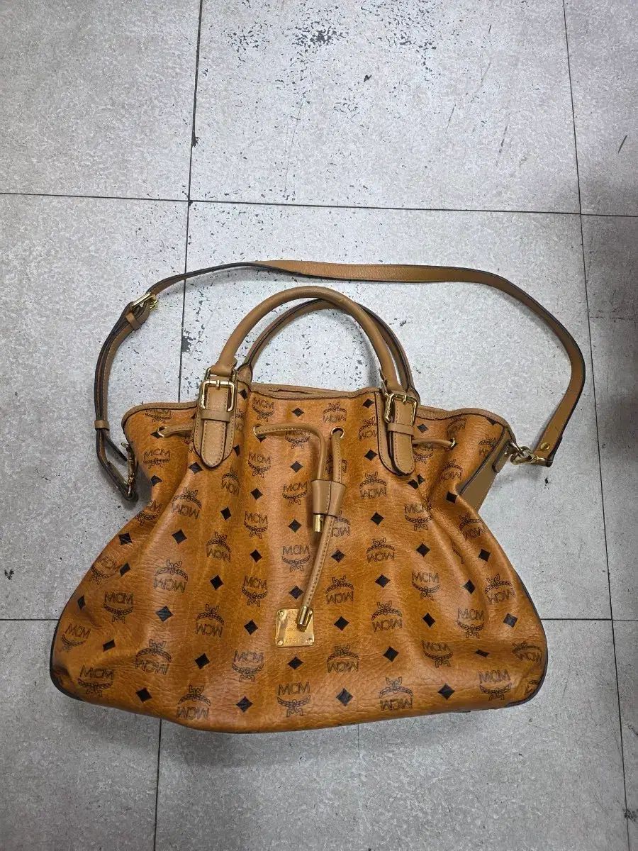 MCM ロゴ ショルダーバッグ ブラウン