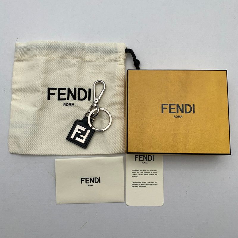 【中古品】 FENDI フェンディ 7AP078-AFF2 スクエアFFレザーキーホルダー BLACK 保存袋、箱付属 【182-260528-io-05-fuzh】