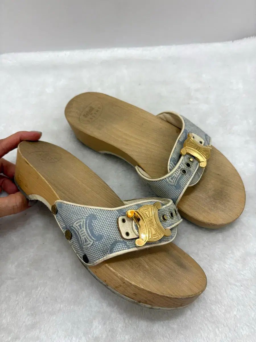 Celine セリーヌ ゴールド ロゴ ウッド サンダル 36サイズ (正規品)