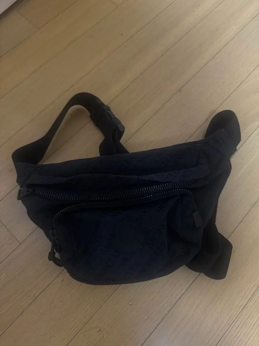 MONCLER(モンクレール)