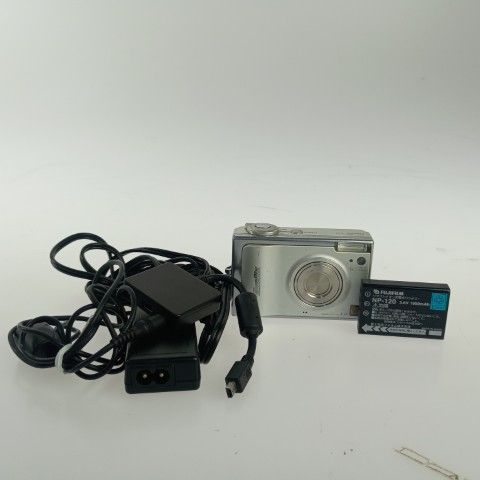 FUJIFILM FINEPIX F10 Silver コンパクトデジタルカメラ /