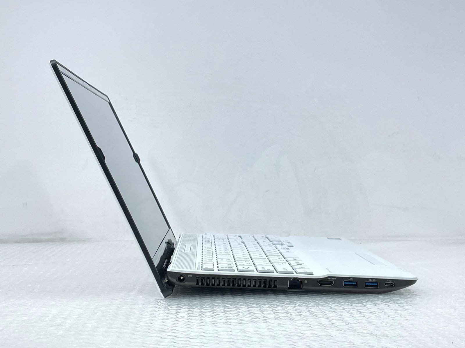 ジャンク】 富士通 LIFEBOOK AH52/D3 i5 8265U/4GB/HDDなし/Windows11