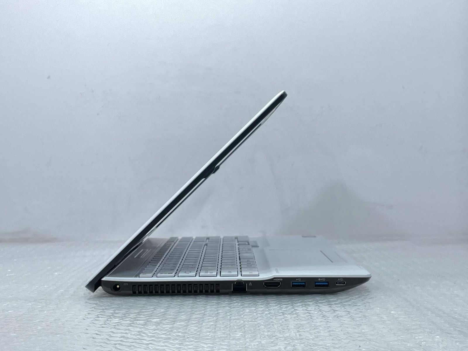 ジャンク LIFEBOOK AH47/U ジャンク】 富士通 LIFEBOOK AH52/D3 i5 8265U/4GB/HDDなし/Windows11