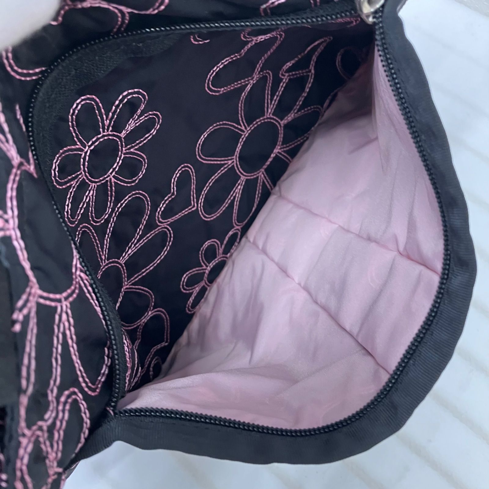 3575 LeSportsac レスポートサック ハンドバッグ 花柄 刺繍 ブラック