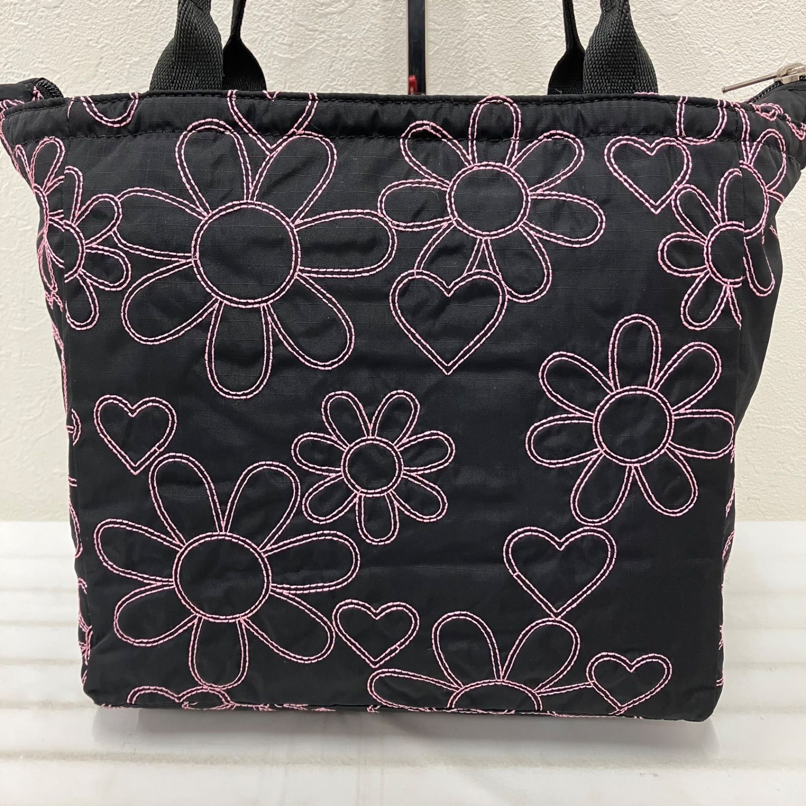 3575 LeSportsac レスポートサック ハンドバッグ 花柄 刺繍 ブラック