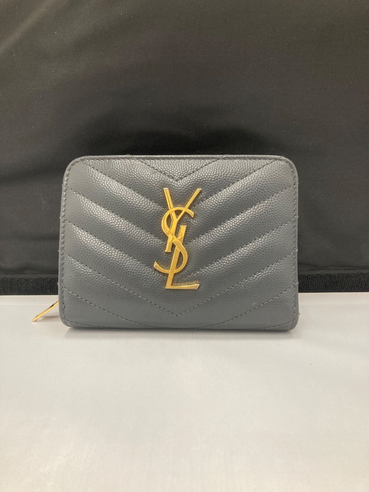 YVES SAINT LAURENT イヴサンローラン 二つ折り財布 グレー Vステッチ